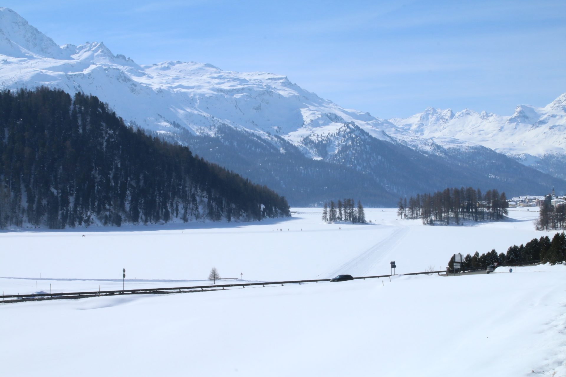 Lac de Silvaplana et lac de Champfèr enneigés en mars