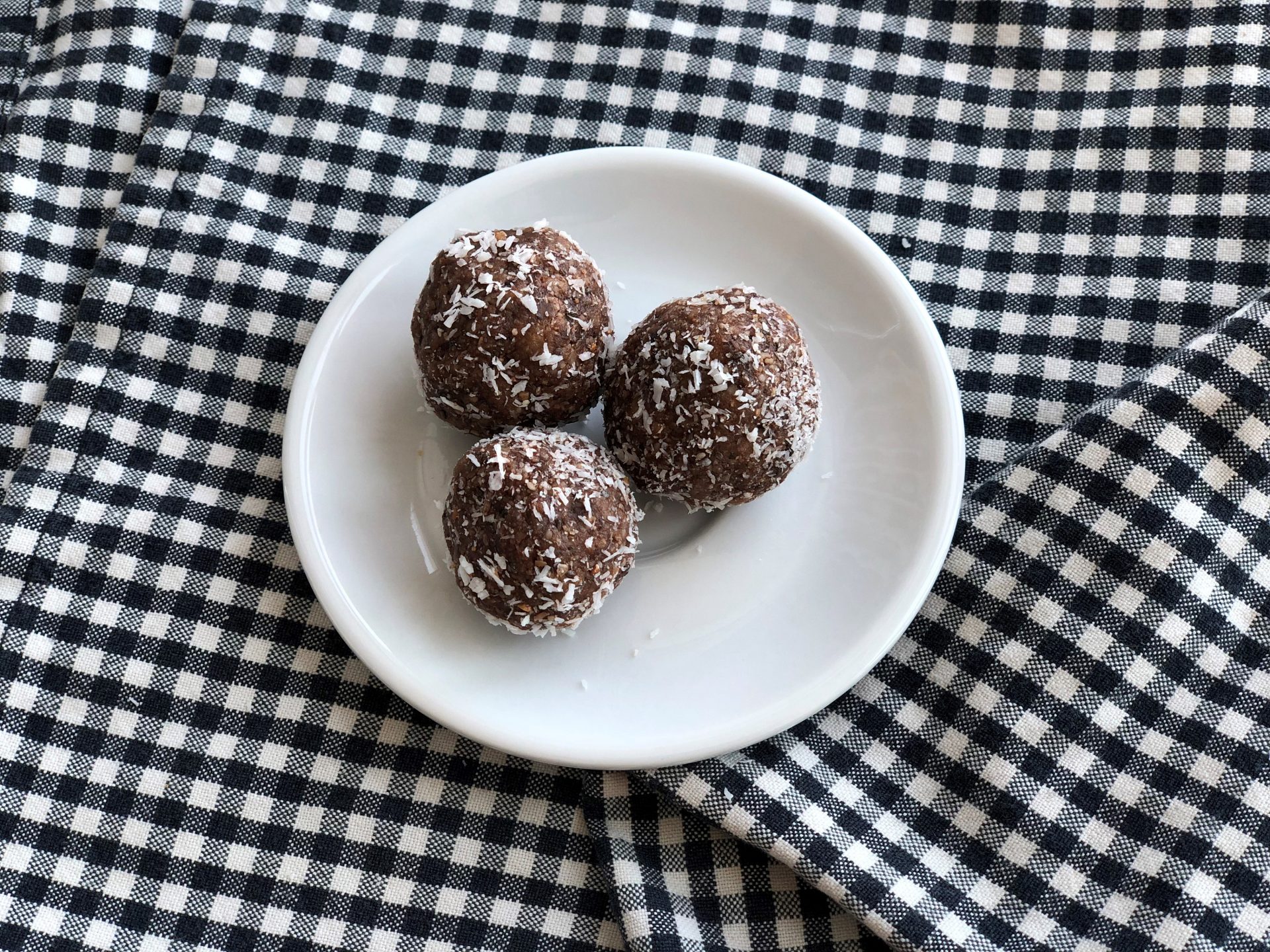 Schokolade Energy Balls: gesunde Alternative für einen Snack für zwischendurch 