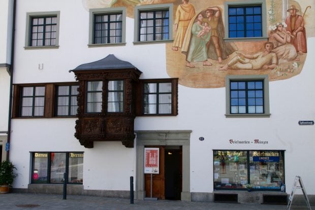 Le case del centro storico di San Gallo, con i bovindi decorati 