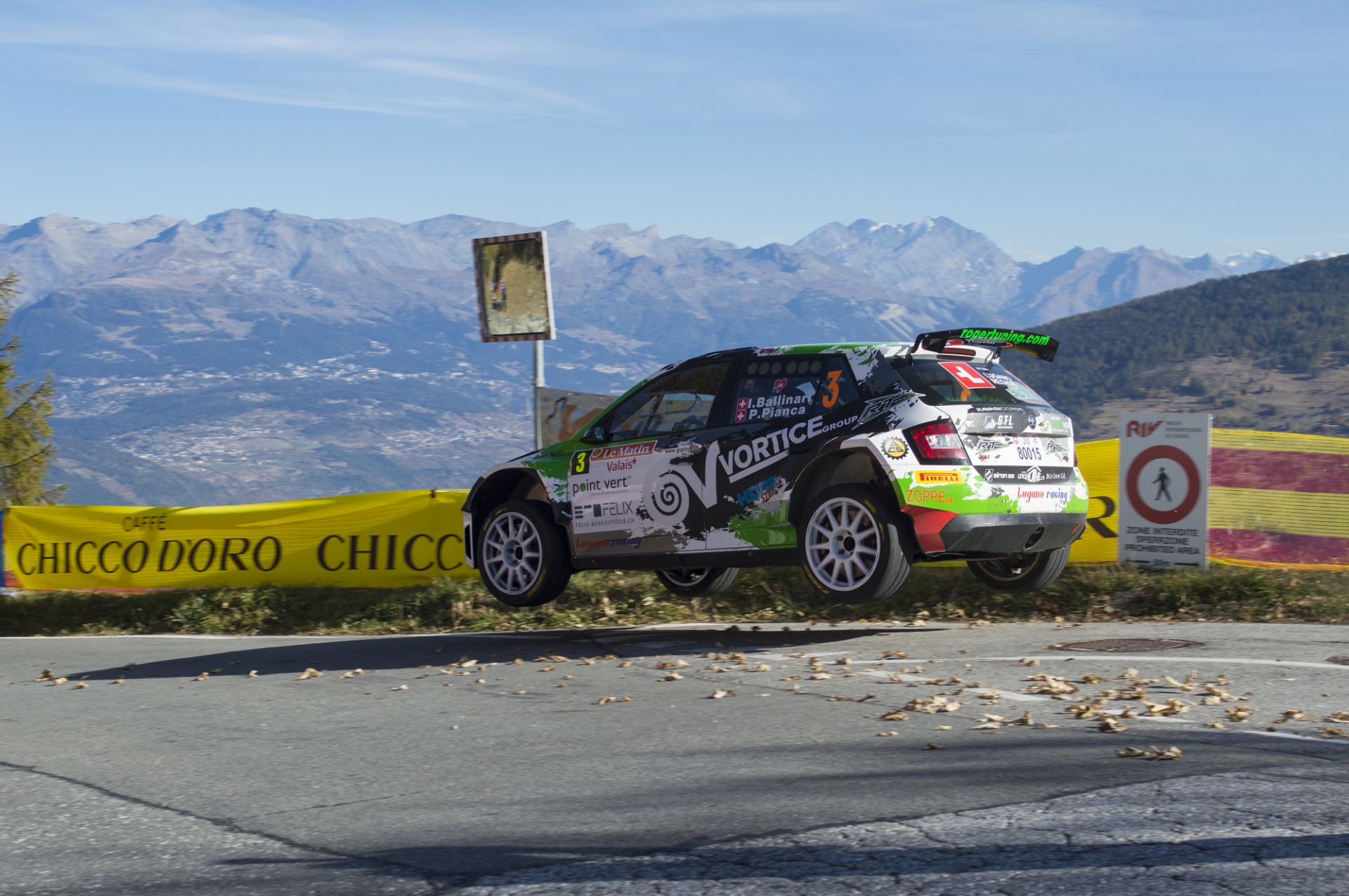 Spektakuläre Impressionen vor einer imposanten Kulisse (Rallye International du Valais).
