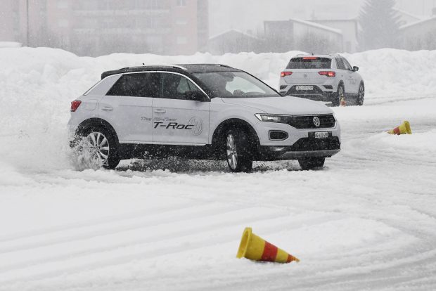 training di guida invernale con Volkswagen, training di guida invernale a febbraio, ad Ambrì, con la VW T-Roc